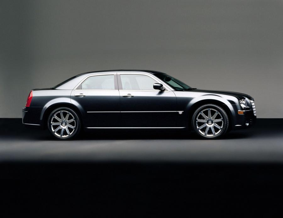 Chrysler 300C Concept 2003 года  (фото 44 из 69)